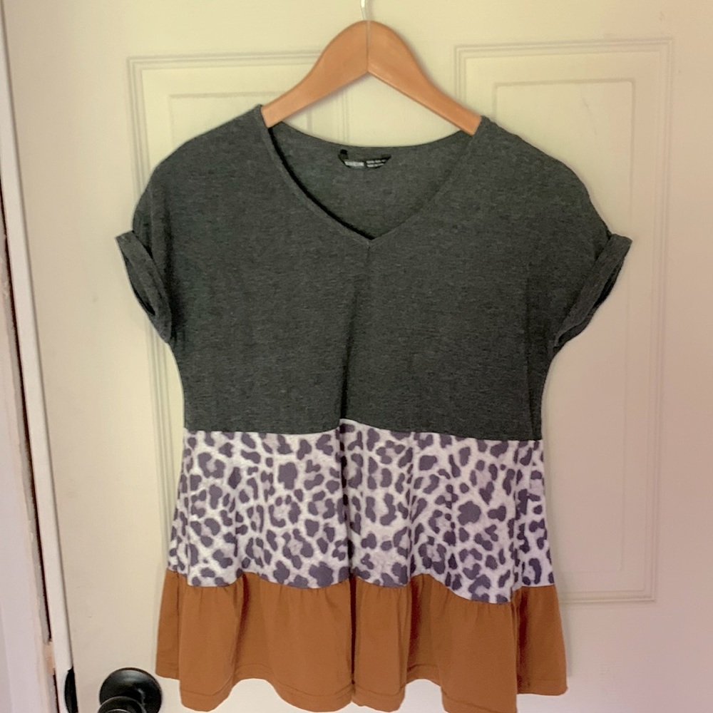 $5/25 Cheetah print ruffle tier top
